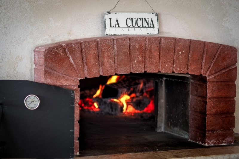 pizzeria-ST PAUL DE VENCE-min_pizza-oven-1344719